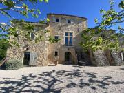 Bastide en pierres du XVIe siècle avec activités...