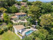 Bastide provençale sur les collines de Manosque 250m²...