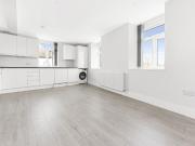 Bath Road, Hounslow TW4, 1 bed flat to rent, £1,500 pcm...