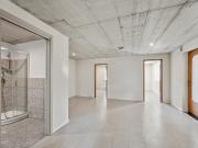 Bâtiment à rénover au centre du village. Dreamo. Ch