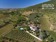 Bâtisse construite par les compagnons du devoir 545m²...