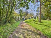 Bâtisse de 266 m² sur terrain exceptionnel de 2 997 m²...