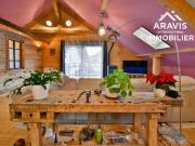 Bâtisse entièrement rénovée aux nombreuses possibilités