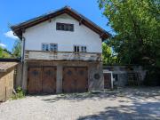 Baugrundstück mit Altbestand mit hoher Baudichte und in...