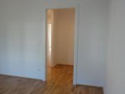Baumeistergasse: Zwei Zimmer zenral begehbar mit Balkon!