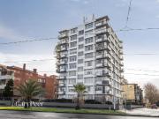 Bay views & a vibrant St Kilda lifestyle