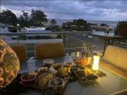 Bayside Elegance – Modern Apartment with Rooftop Views