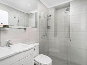 BB010 3 bedrooms Opposite Bondi Beach