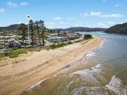 Beachfront apartment with 180 degree ocean views