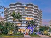 Beachside Furnished Apartment Between Surfers Paradise &...