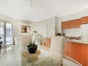 Beachside Living Walk to James Street & Burleigh Beach