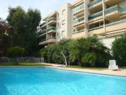 BEAU 2 PIECES EN DERNIER ETAGE AVEC PISCINE