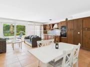 Beau 3 pièces avec grande terrasse, garage et piscine...