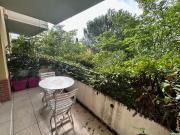 Beau 3 pieces avec parking et terrasse au pied des commerces