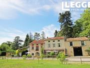 Beau domaine avec piscine, deux gîtes, et grand jardin à...