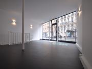 Beau Local sur deux niveaux entièrement rénové