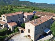 Beau Mas Ardéchois avec 5 gîtes, une maison et 50ha de...