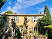 Beau mas en pierre avec chapelle du XVII ème siècle