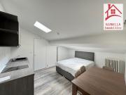 Beau studio mansardé, rénové et meublé à NEUF 23m2 à...