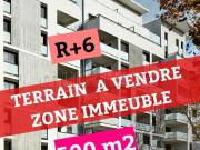 Beau Terrain Titré 500 m2 En Vente au Centre Ville