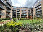 Beaufort Square, London NW9, 2 bed flat to rent, £2,400...