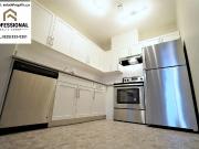 BEAUMONT 9FT CEILING BRIGHT WINDOW OWN LAUNDRY &HEAT CONTROL