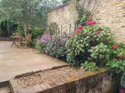 Beautiful 1 Bed flat with private 40' garden