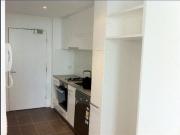 Beautiful 1 bedroom apartment for rent in Docklands!