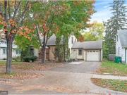 Beautiful 1 bedroom upper unit 4040 Yates Ave N