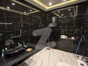 Beautiful 1 kanal demanding house near grand masjid and...