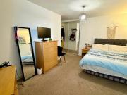 Beautiful 2 Bed / 2 Bath Flat with Balcony