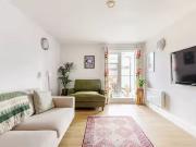 Beautiful 2 Bed Flat, Short Let 1–3 Months, Balc