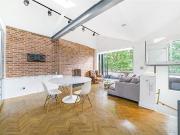 Beautiful 2 Bed Top Floor Apartment with Terrace