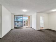 Beautiful 2 Bedroom Apartment with Lock Up Garage