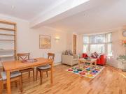 Beautiful 2 bedroom flat with garden!