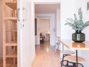 Beautiful 2 bedroom flat w/private terrace, near the...