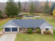 Beautiful 3 B R Detach With S Ent On 169x490 Ft Lot In...