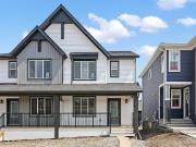 Beautiful 3 Bed, 2.5 Bath Duplex Glacier Ridge NW