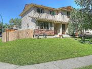 Beautiful 3 Bedroom end unit townhouse in Midnapore