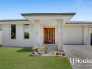 Beautiful 3 Bedroom Family Home with Large Backyard