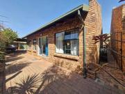 beautiful 3 bedroom house with flatl.