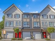 Beautiful 3 Bedroom Townhouse In Surrey!