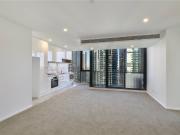 Beautiful 3 Bedroom Unit at Level 55 with Car Park &...