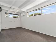 Beautiful 4 Bedroom Family Home with Stunning Garden in...