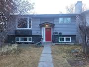 Beautiful 4 Bedroom Split Level Home in Quiet Cul de Sac...