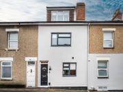 Beautiful 5 Bed, 3 Studio 2 ensuite room HMO Room 4