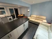 Beautiful 6 Bedroom Refurbished Property