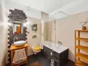 Beautiful and freshly renovated two room flat with...