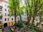 Beautiful and quiet 2 room apartment in an old building...