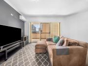 Beautiful apartment in a Leafy Park side Location